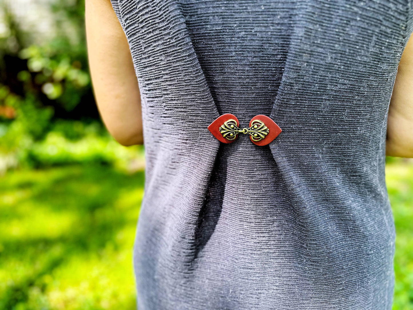 KardiKlips - Dress Clip - Bronze on Dark Red Leather