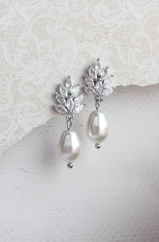 A Pocket of Posies - Glass Leaf Post Earrings - Pearl Drop: Gold Plated / Ivory Cream/Baroque Pearl