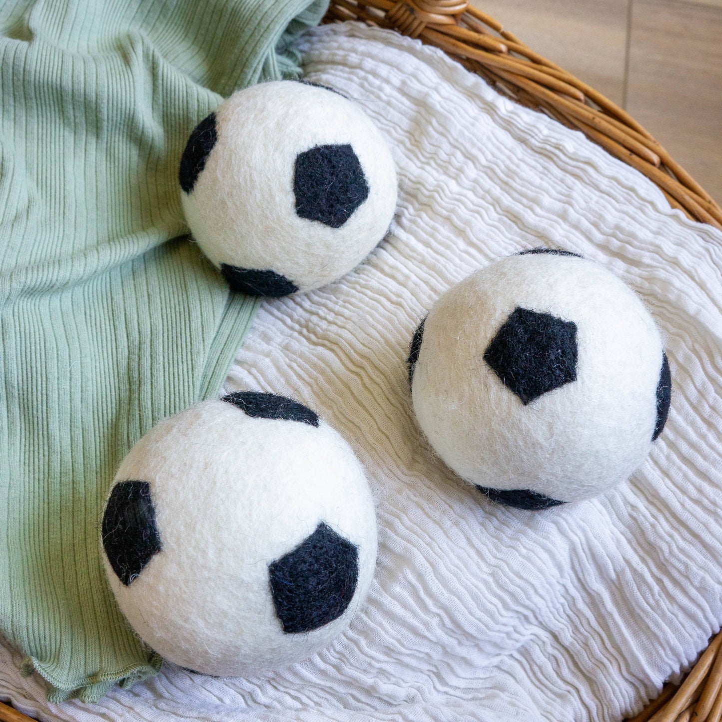 Friendsheep - Soccer Eco Wool Dryer Balls - WORLD CUP: PACKAGE FREE