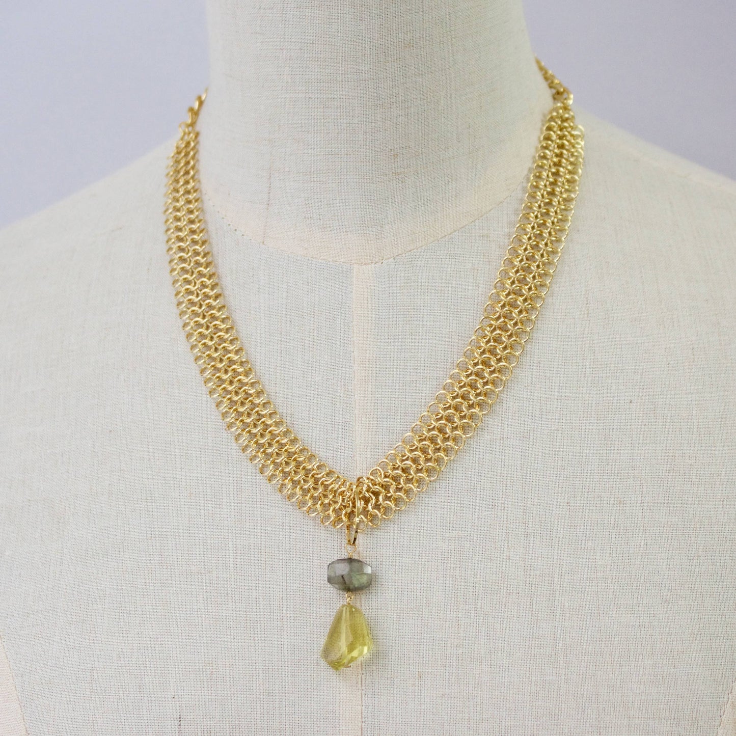 a.v. max - Mesh Necklace w/Semi: Pearl