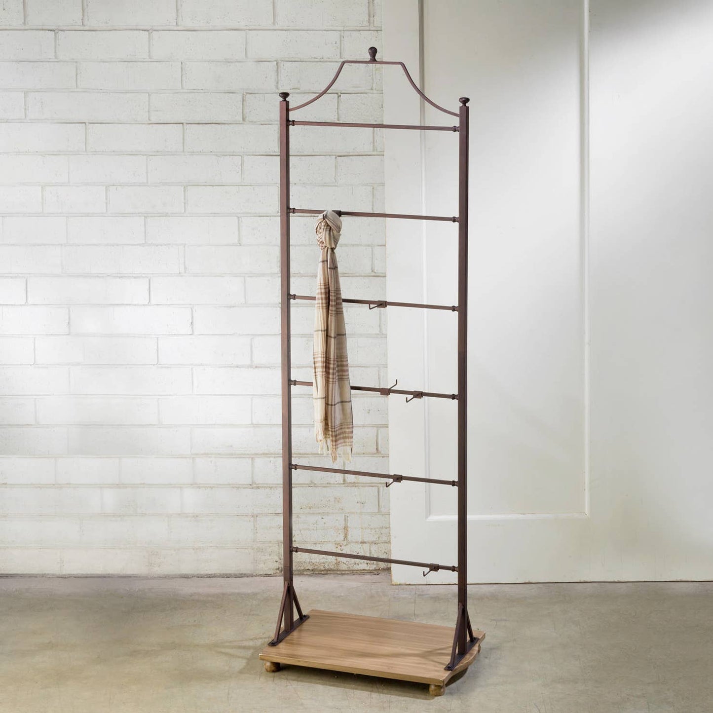 Tripar International - Bronze Ladder Floor Display with 36 hooks: Rack with 36 Hooks