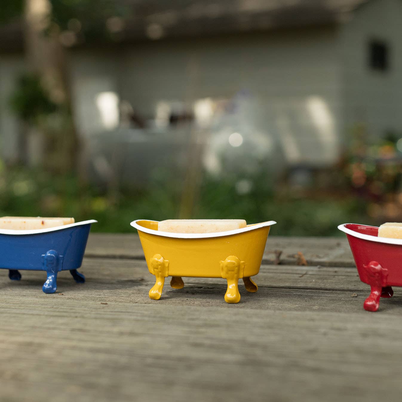 Foreside Home & Garden - Mustard Enamel Bathtub Metal Soap Dish