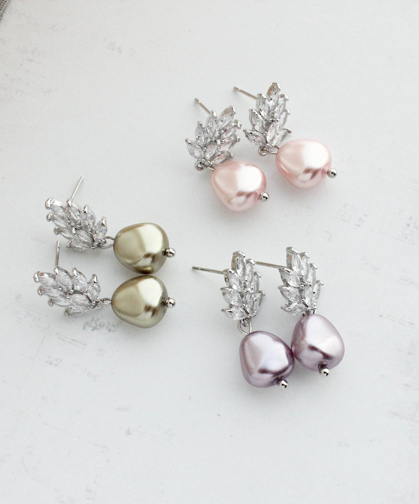 A Pocket of Posies - Glass Leaf Post Earrings - Pearl Drop: Gold Plated / Ivory Cream/Baroque Pearl