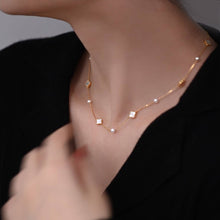 Load image into Gallery viewer, Cici’De Jewelry Amsterdam - Elegant MOP lucky clover and natural freshwater pearls beads