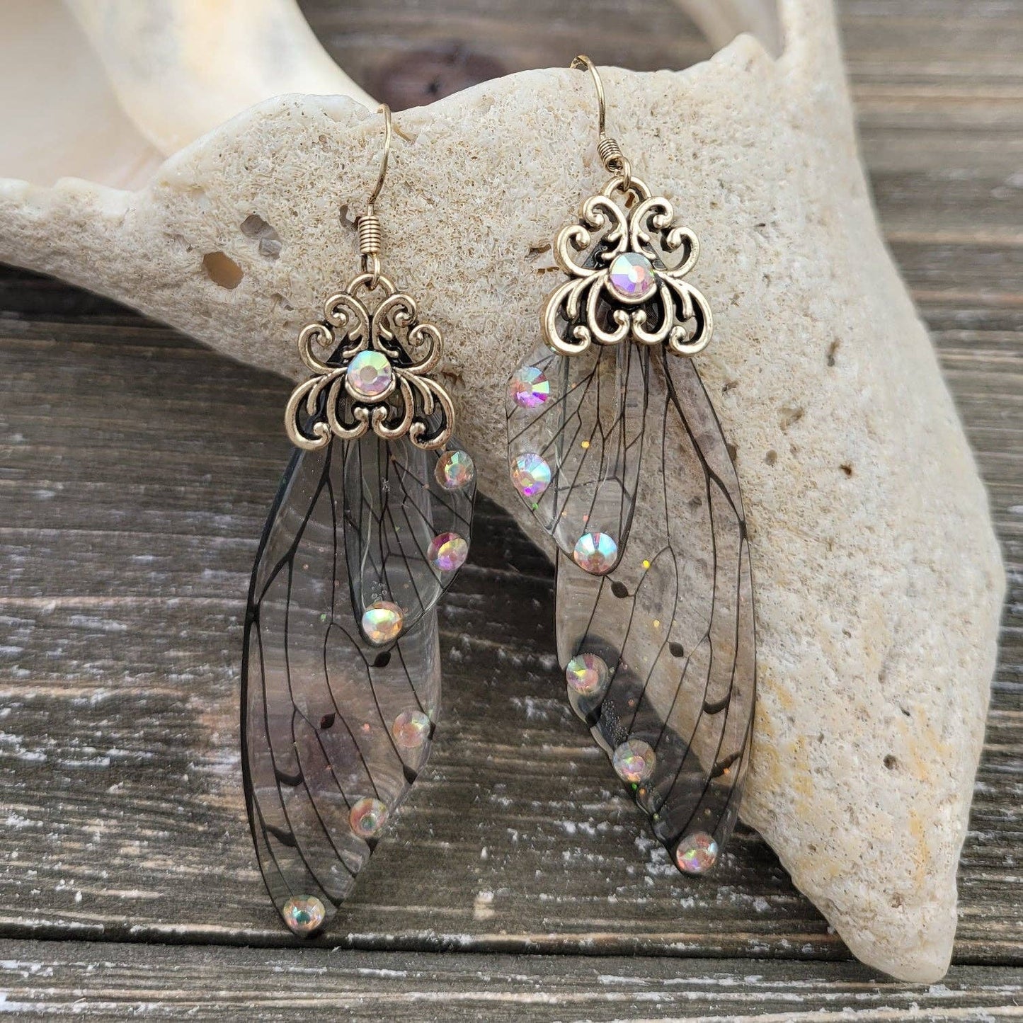 BESHEEK JEWELRY - BeSheek Antique Gold Clear Resin Butterfly Wings: Title