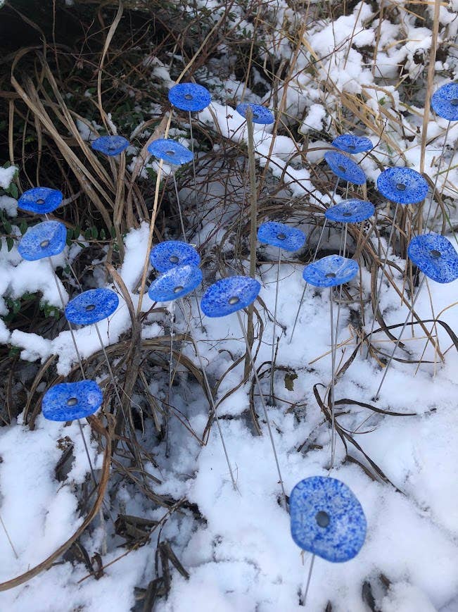 CARNEOL GLASS - Small Glass Flower For Outside In L.Blue-D.Blue