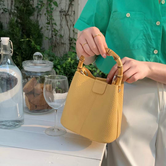 Pretty Persuasions - P23052 Bamboo Top Handle Crossbody Bag w/Cosmetic Pouch: 01 White