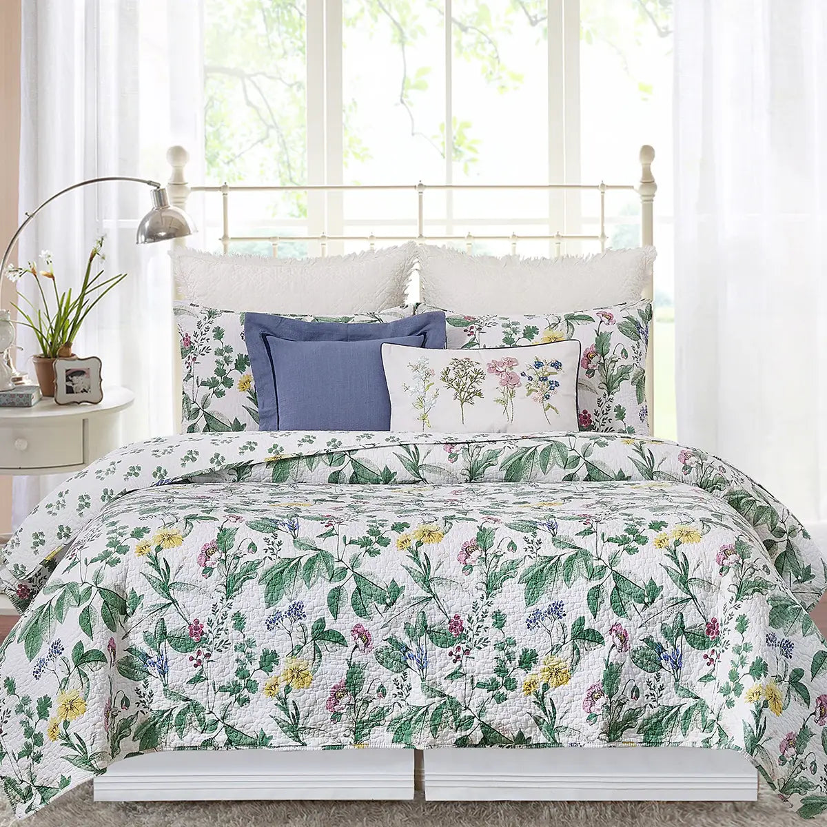 C&F Home - Marcy Blooms Floral Quilt Set: Full/Queen