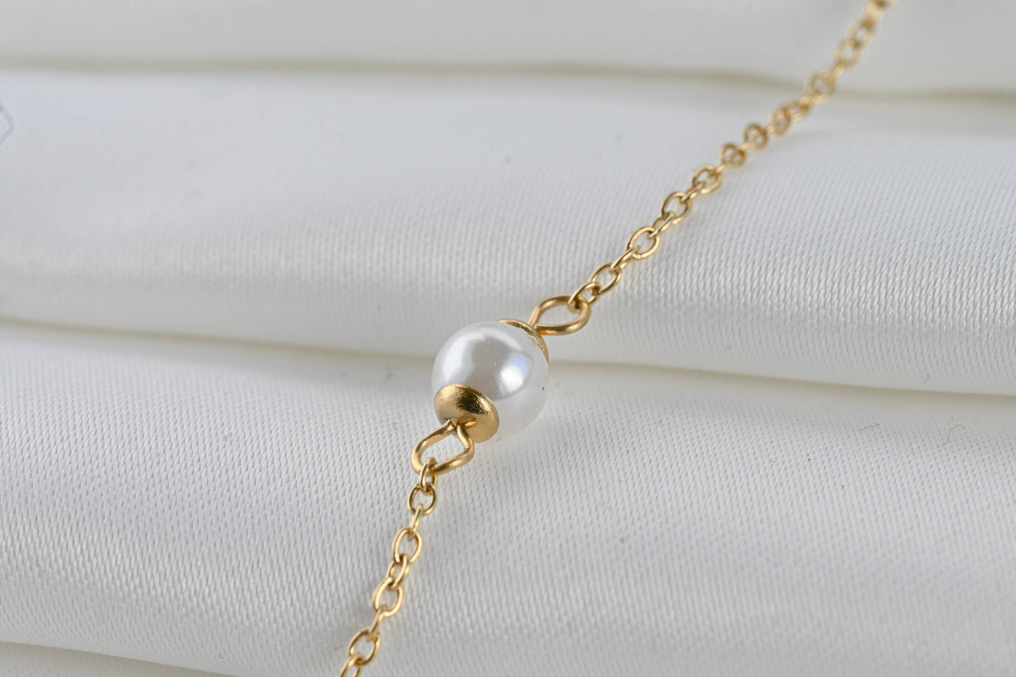 Blueyejewelry - Dainty Pearl Bracelets - 18k Gold Pearl Chain Bracelets: A. Single Pearl