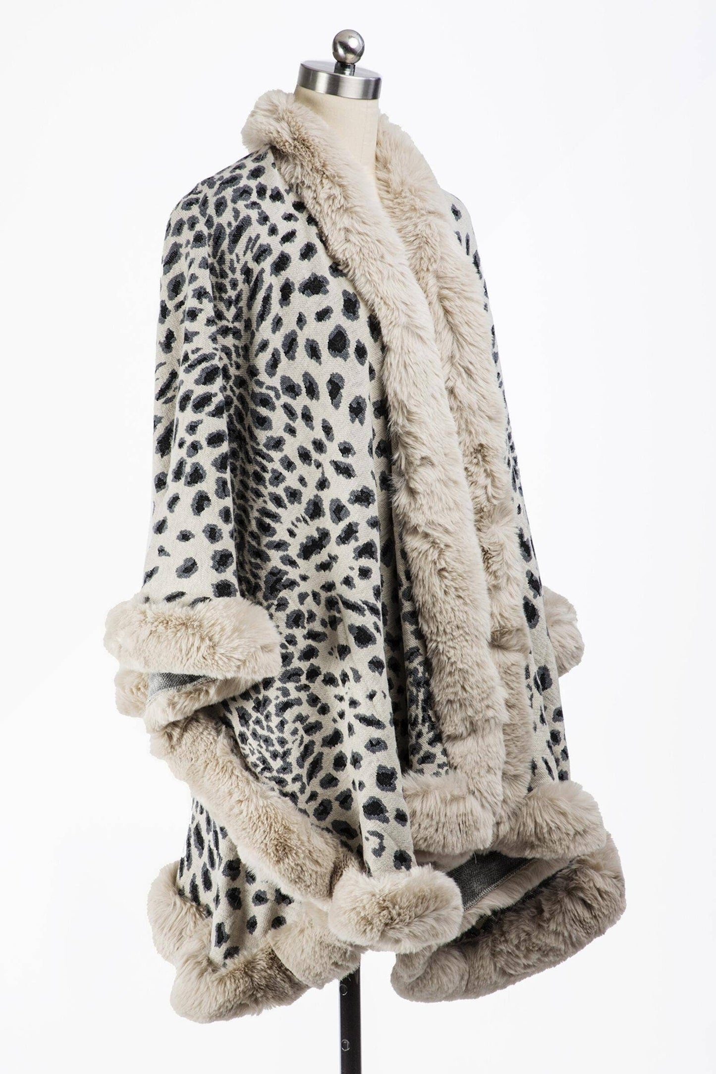 SAACHI - Faux Fur Cheetah Patterned Cape Kimono
