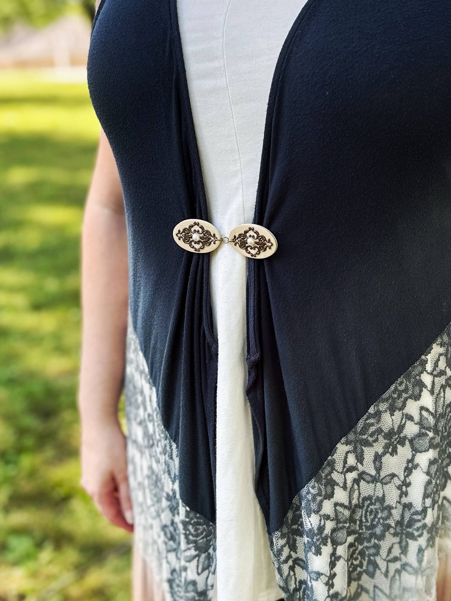 KardiKlips - Bronze on Beige Romantic KardiKlip: Squared-off Diamonds