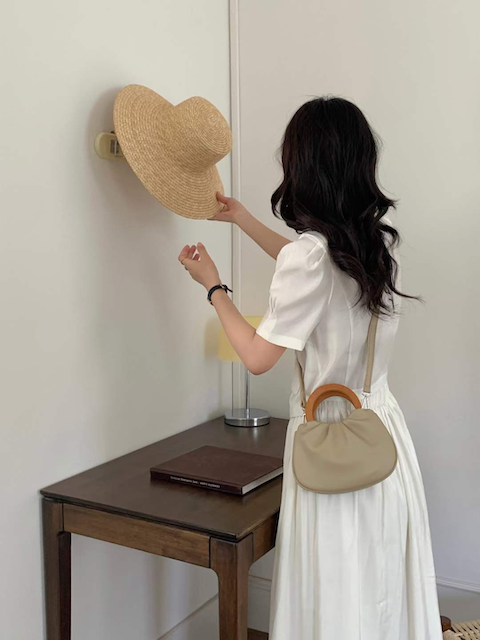 Pretty Persuasions - P23069B Mini Wood Handle Purse Crossbody Bag (Curve Bottom): 01 Ivory