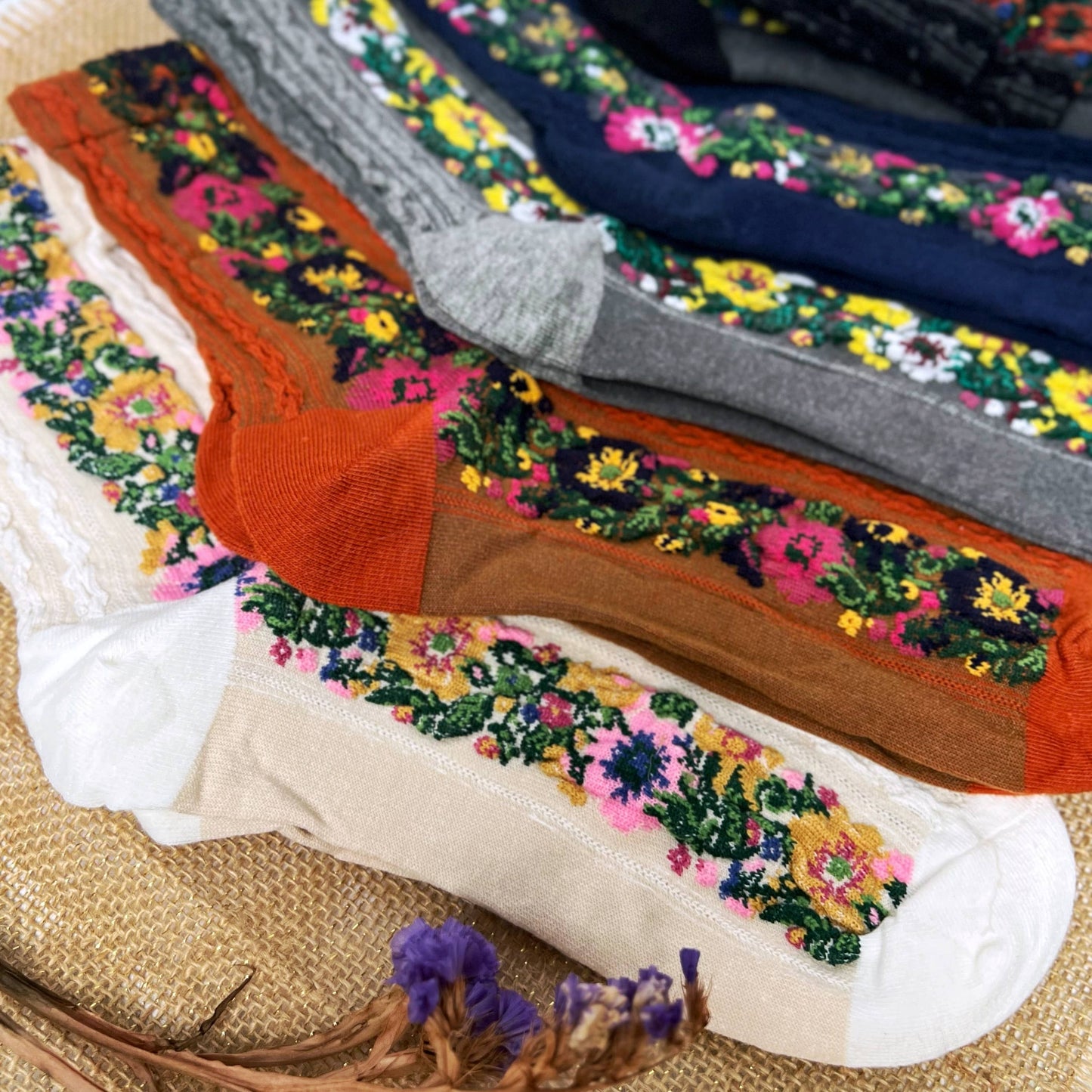 Daisy Dunes - Audrey Vintage Socks: Gray