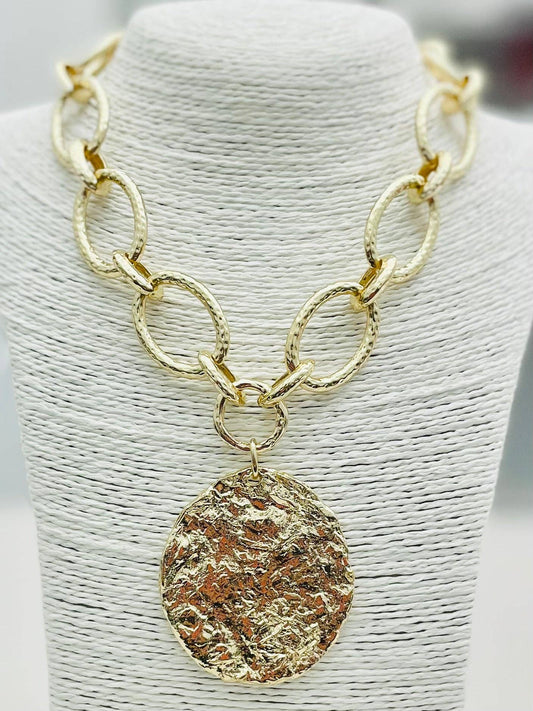 TWO FORTY TWO - CHIC - Hammered Chain w/Pendant (gold) NK621