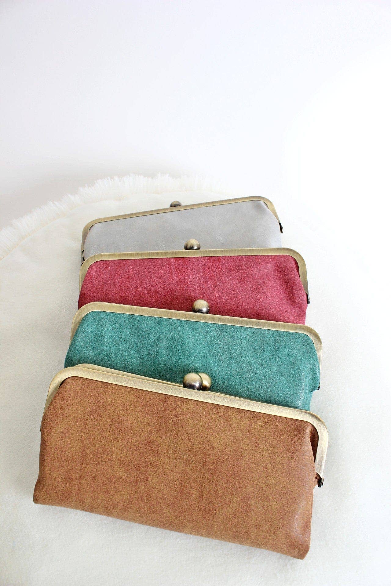 MiMi Wholesale - BP208 Karen Kiss Lock Clutch: Mustard