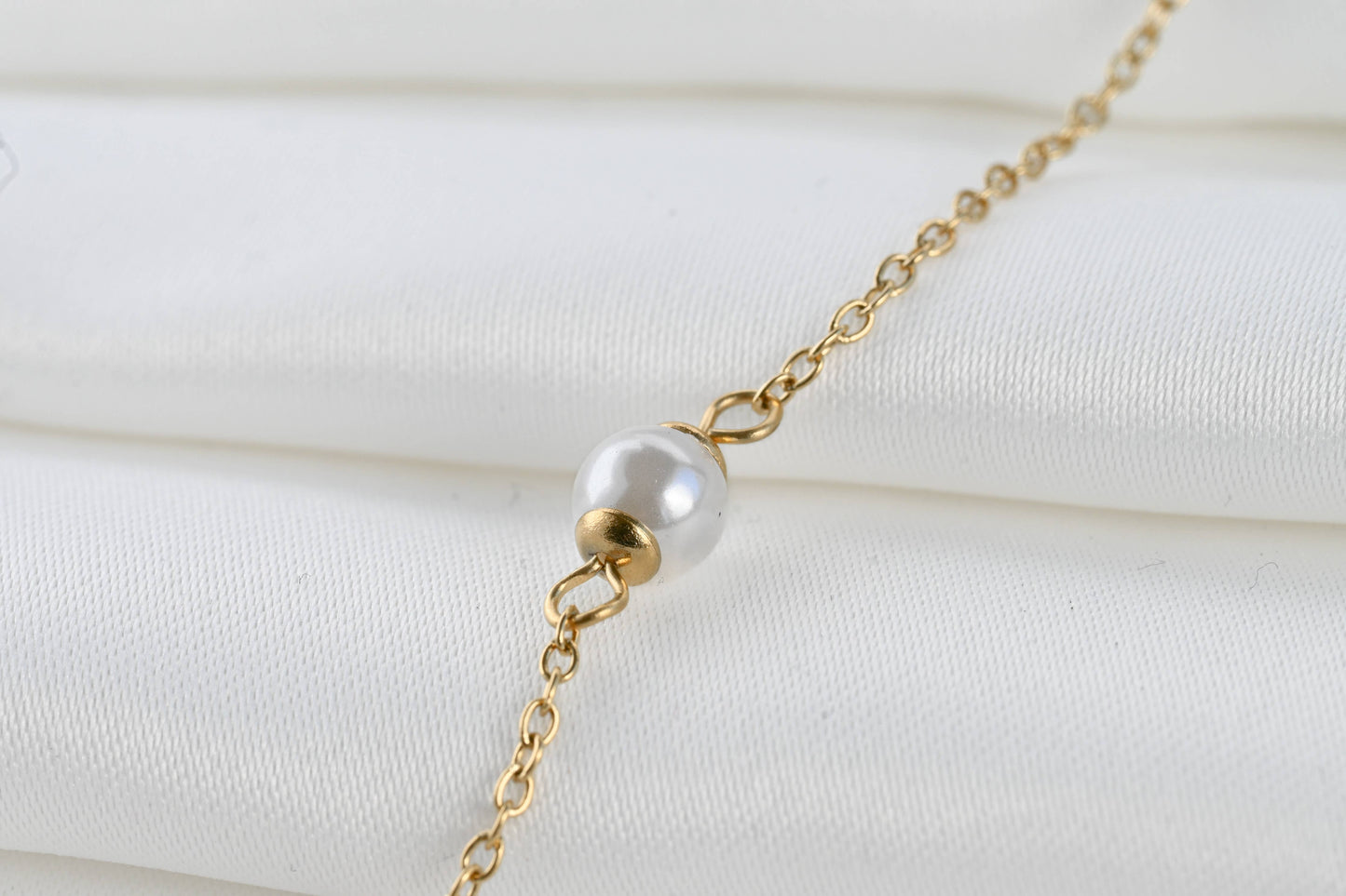 Blueyejewelry - Dainty Pearl Bracelets - 18k Gold Pearl Chain Bracelets: A. Single Pearl