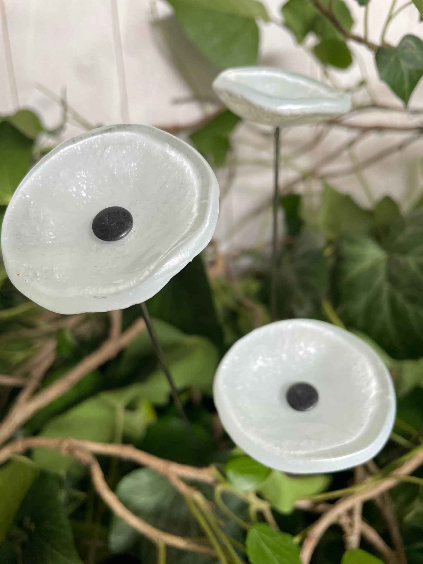 CARNEOL GLASS - Small Glass Flower For Inside In White-Silver