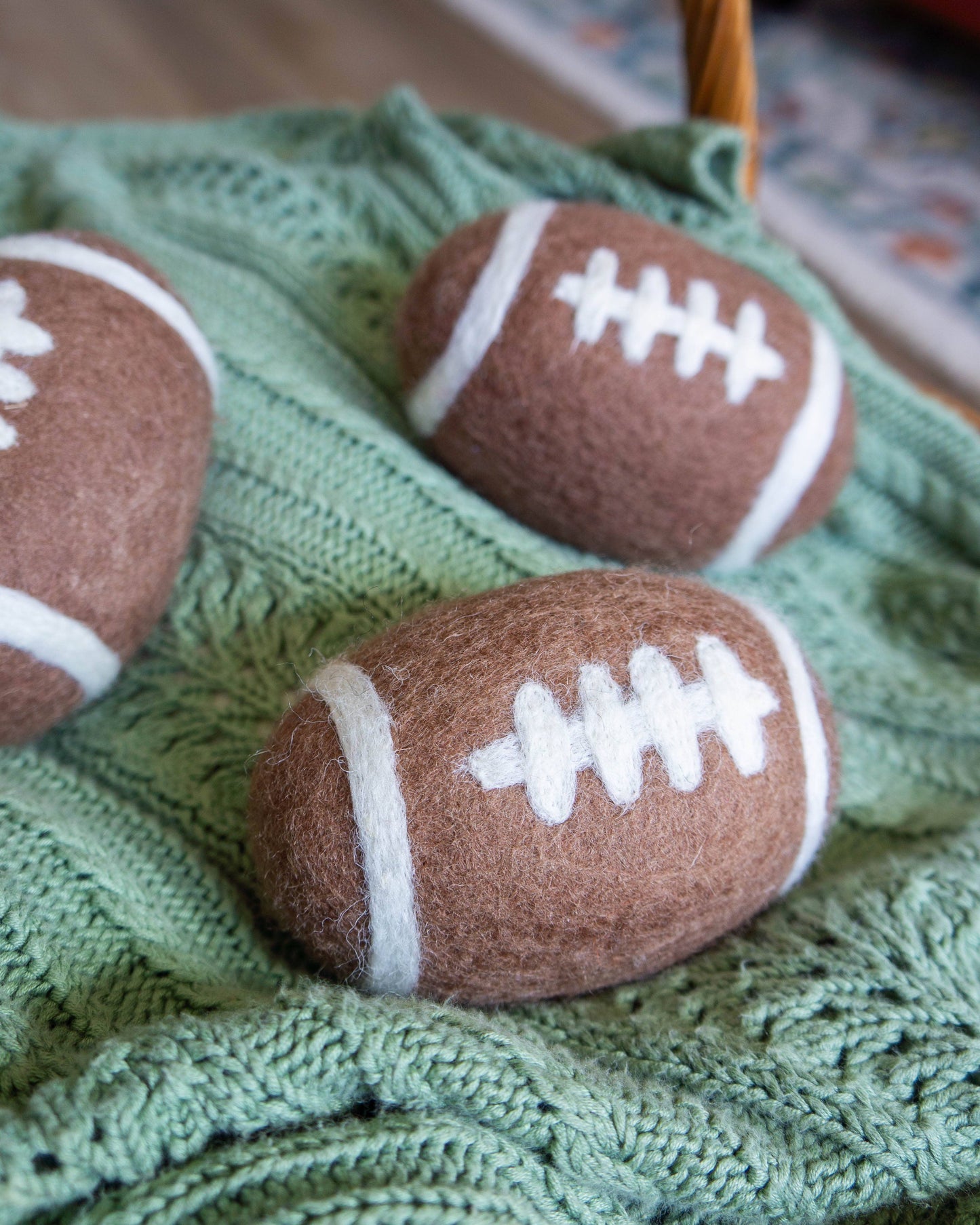Friendsheep - Football Eco Wool Dryer Balls - GAME DAY: PACKAGE FREE
