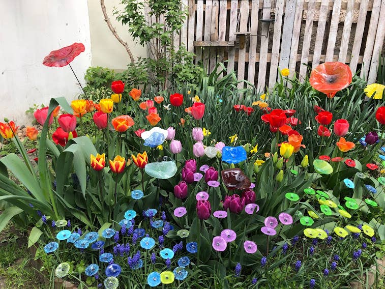CARNEOL GLASS - Small Glass Flower For Outside In Red