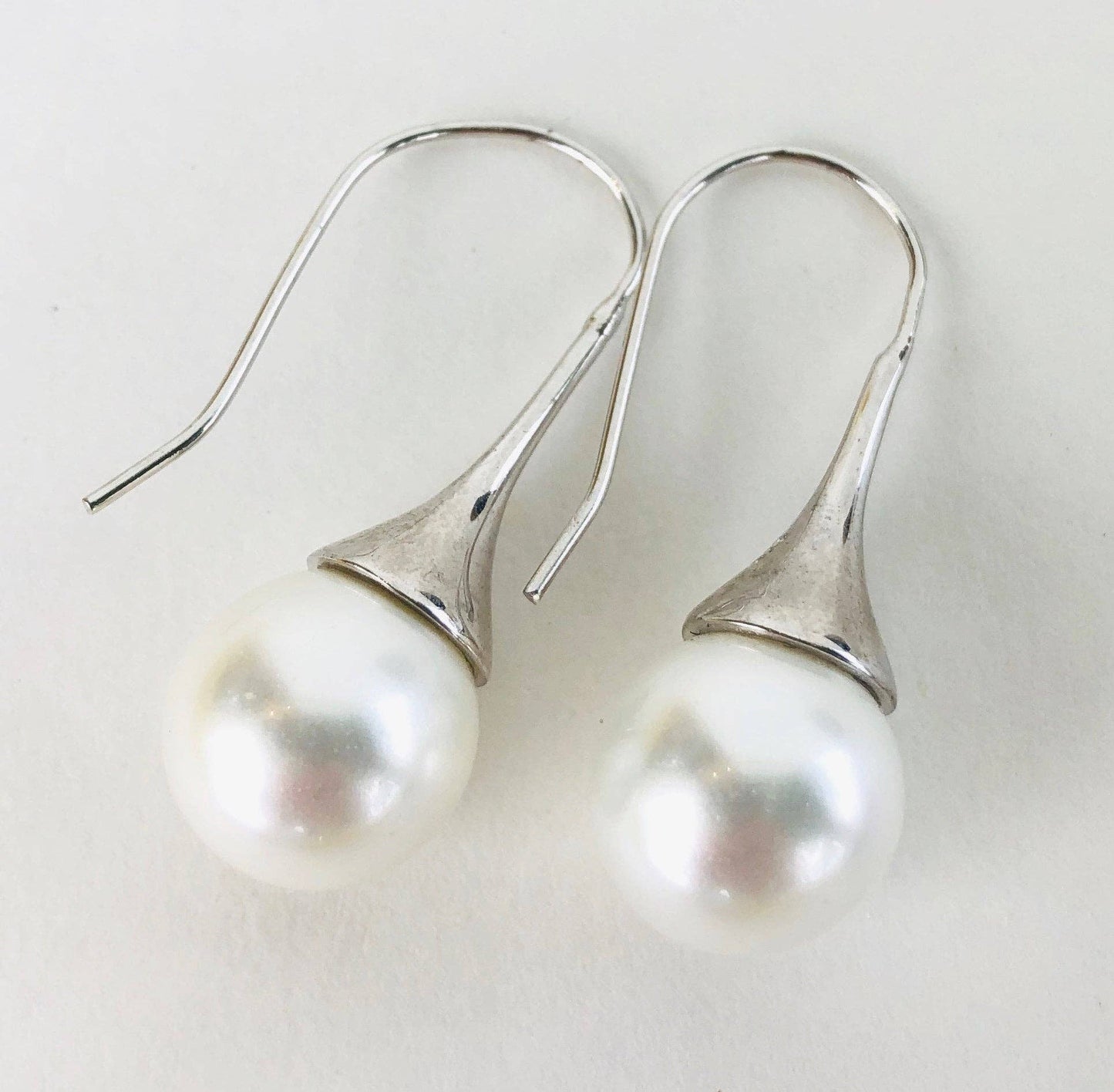 Studio G - #990 Mother of Pearl  Drop Earring: White/Silver