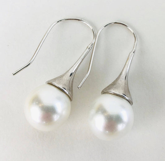 Studio G - #990 Mother of Pearl  Drop Earring: White/Silver