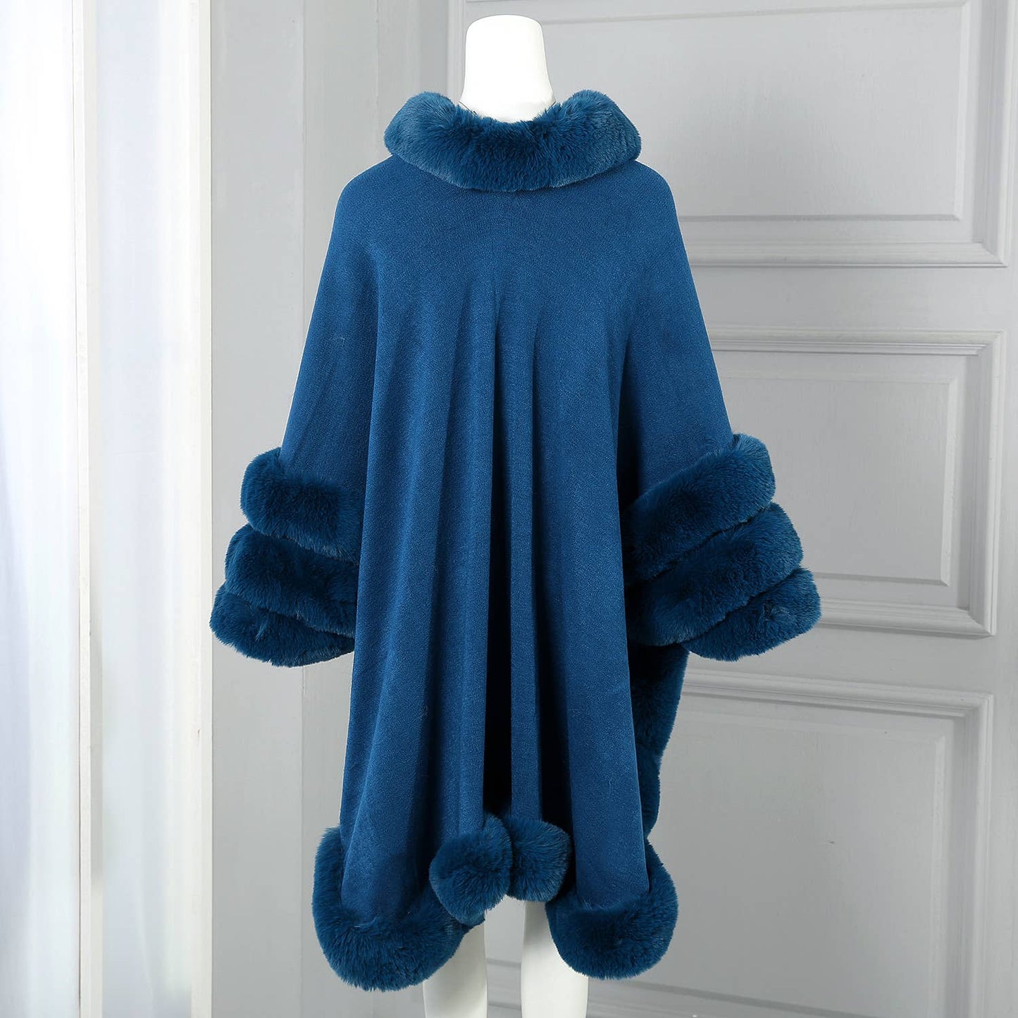 PEACH ACCESSORIES - PE370 faux fur trimmed snuggling CAPE: Beige