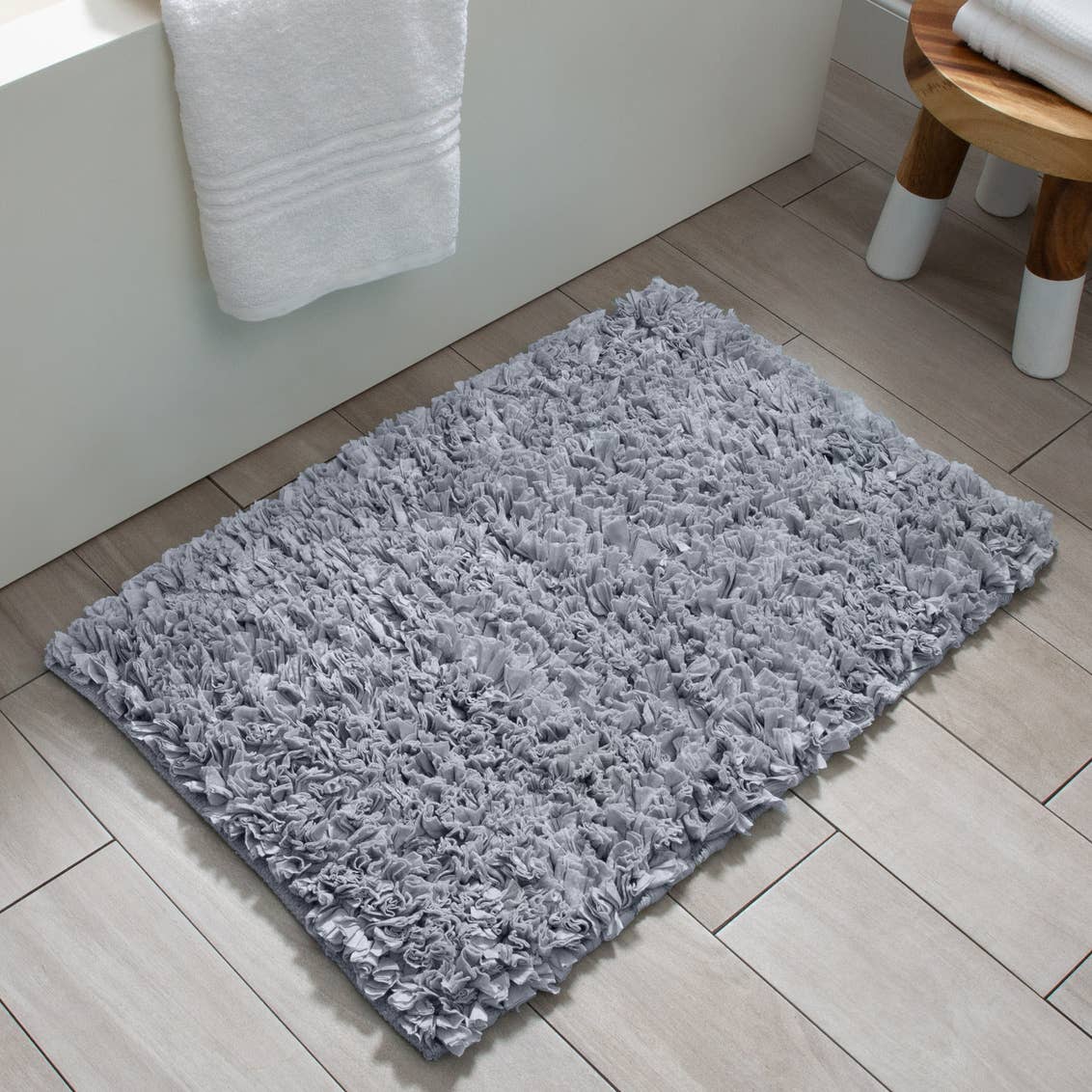 Moda at Home Enterprises, Ltd - PETAL BATH MAT LT.GREY