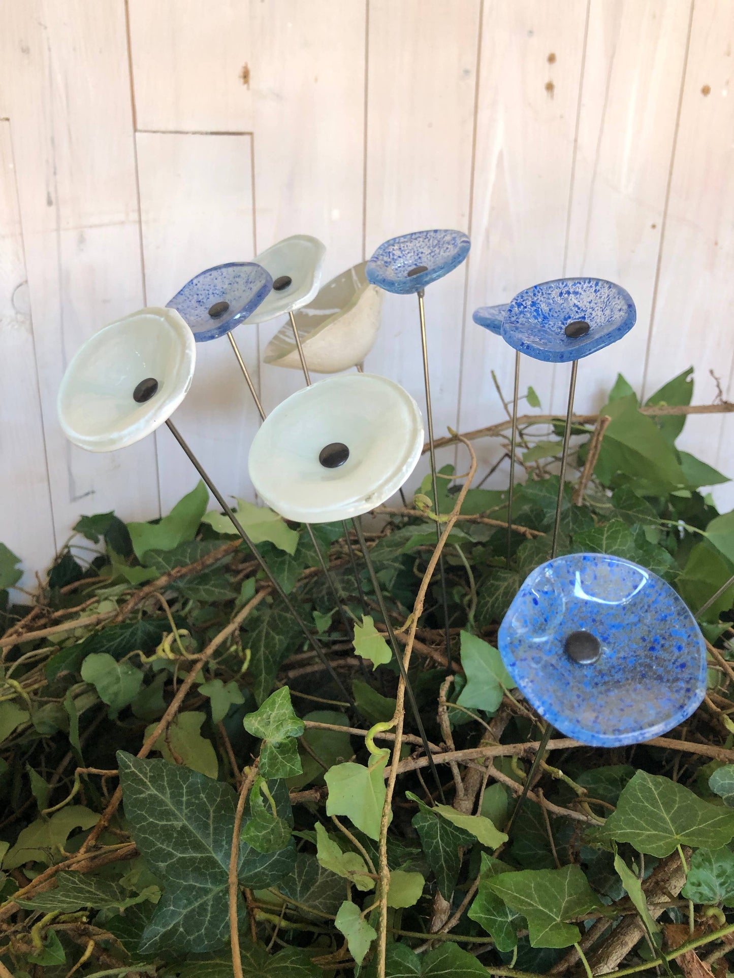 CARNEOL GLASS - Small Glass Flower For Outside In Transp.-D.Blue