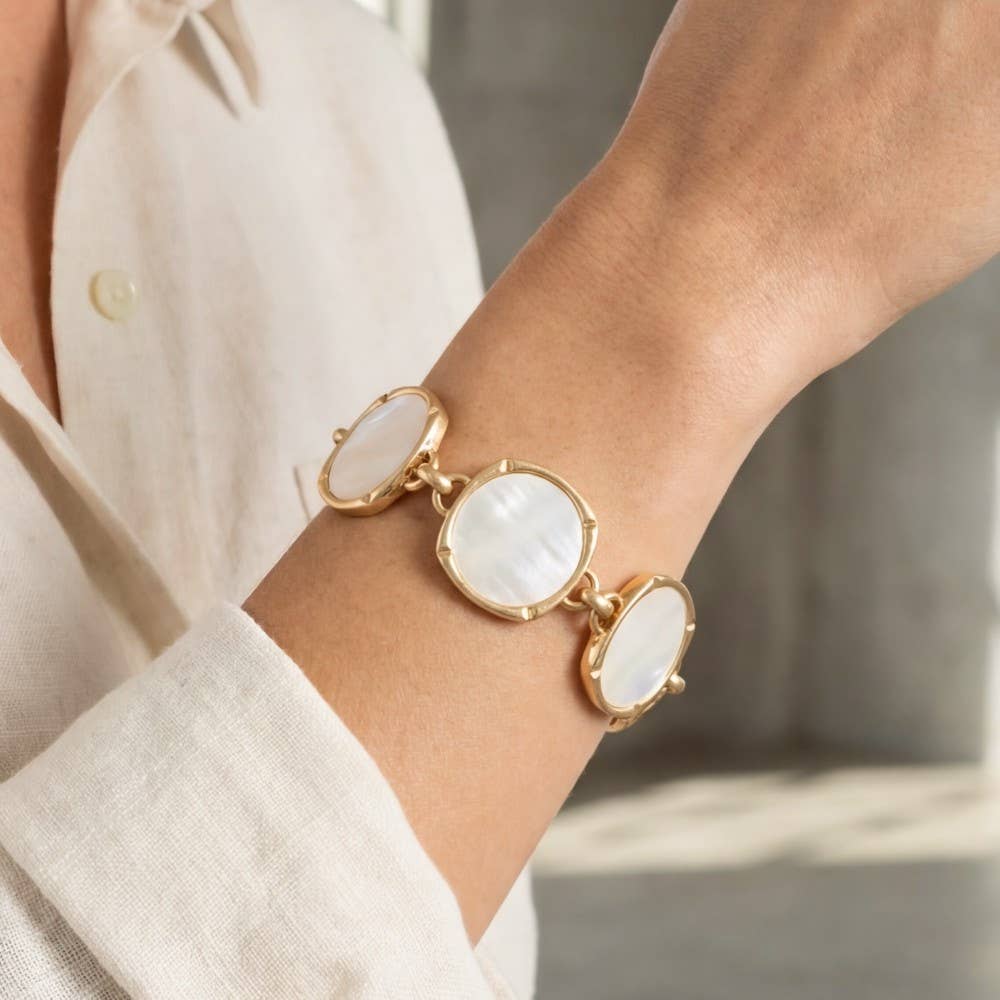 The Looks by Fame Accessories - Pearl Disc Toggle Chain Bracelet: MOP