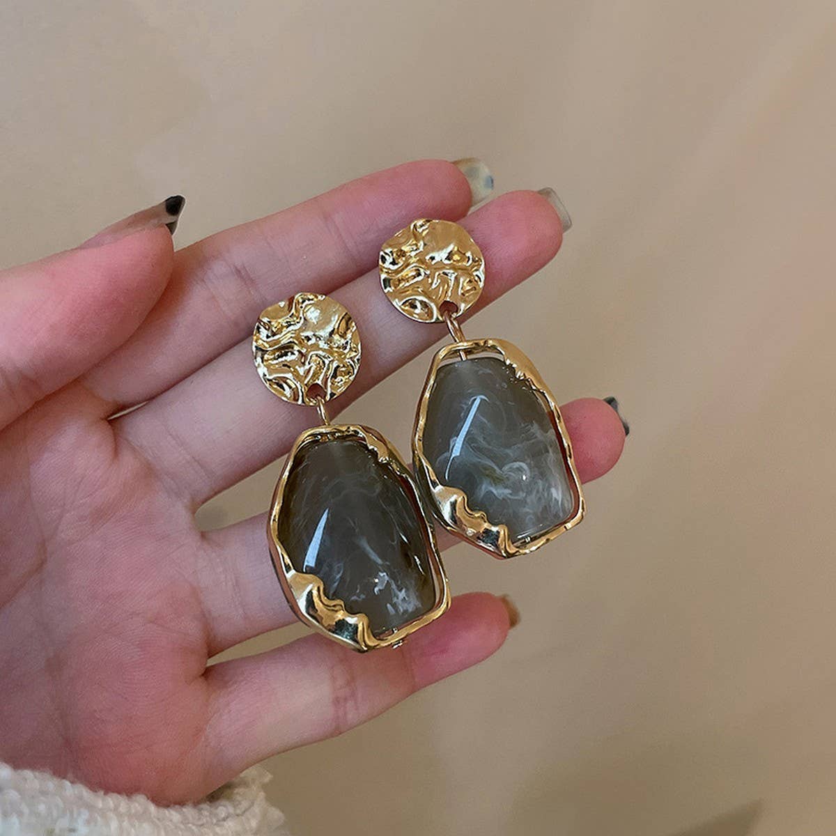 ACCITY - PLEATED GEOMETRIC FRENCH VINTAGE EARRINGS_CWAJE2322: White / (OS) 3