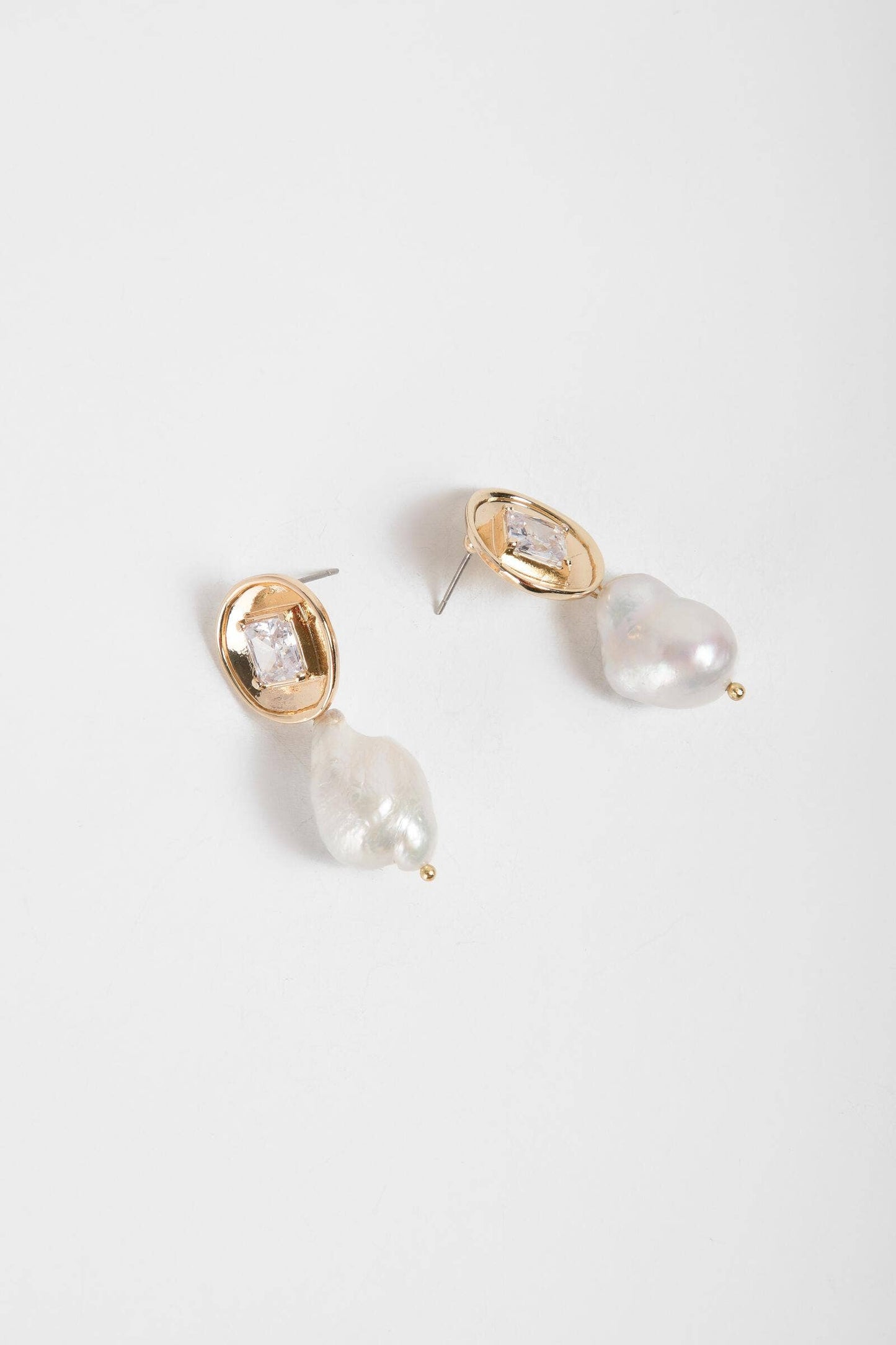 SAACHI - Divine Pearl Drop Earrings