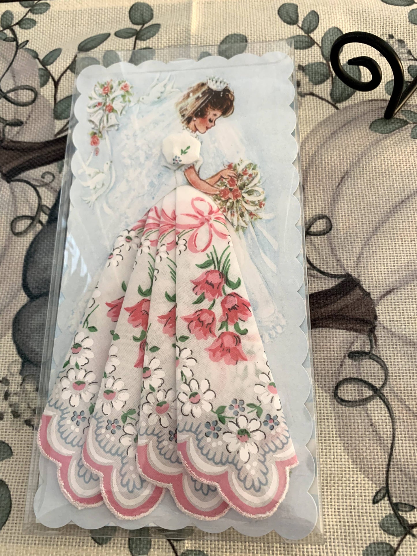 MOMENTS IN THYME - Bridal Keepsake Hankie Card: Bride 6
