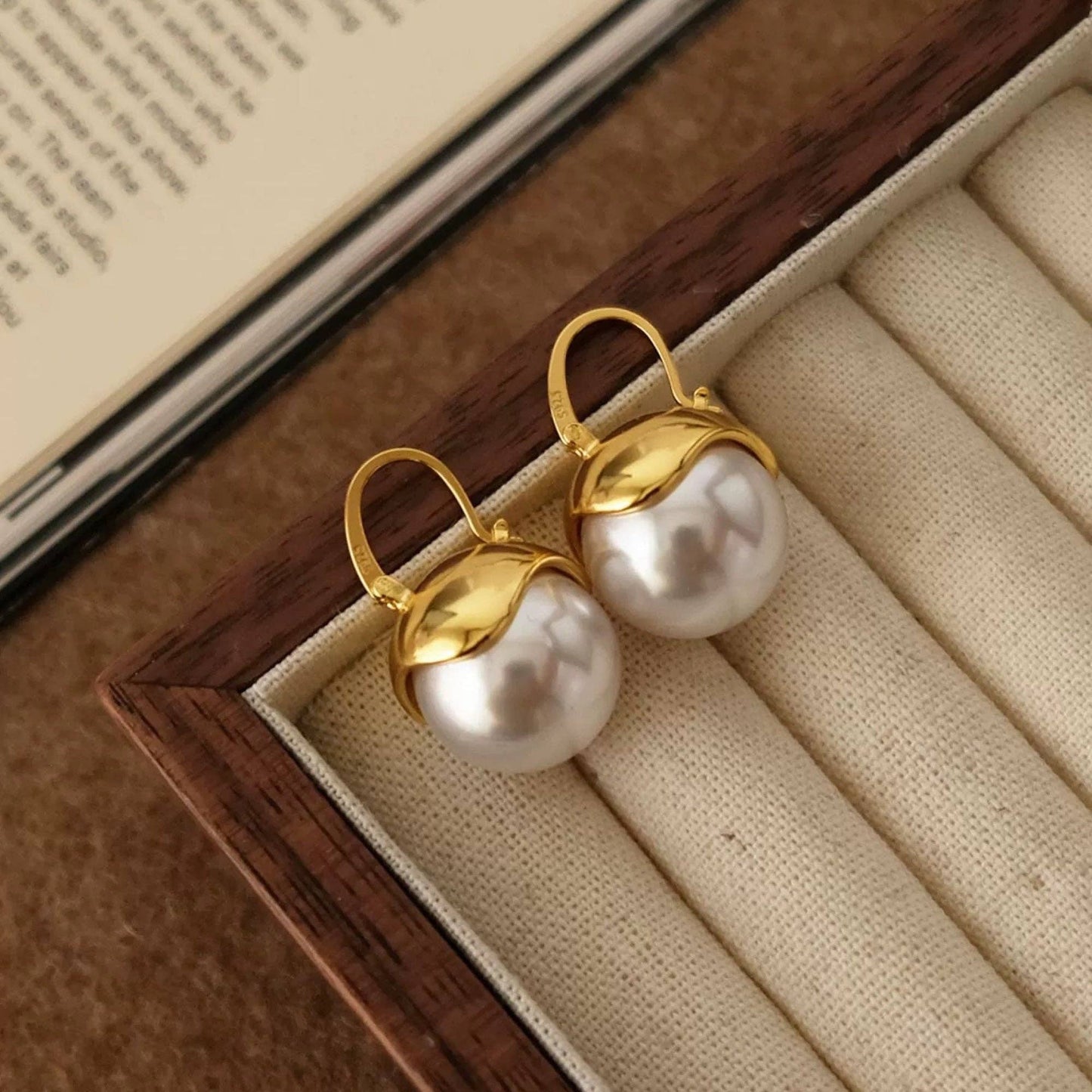 Cici’De Jewelry Amsterdam - Chic Modern Vintage Pearl Drop Earrings