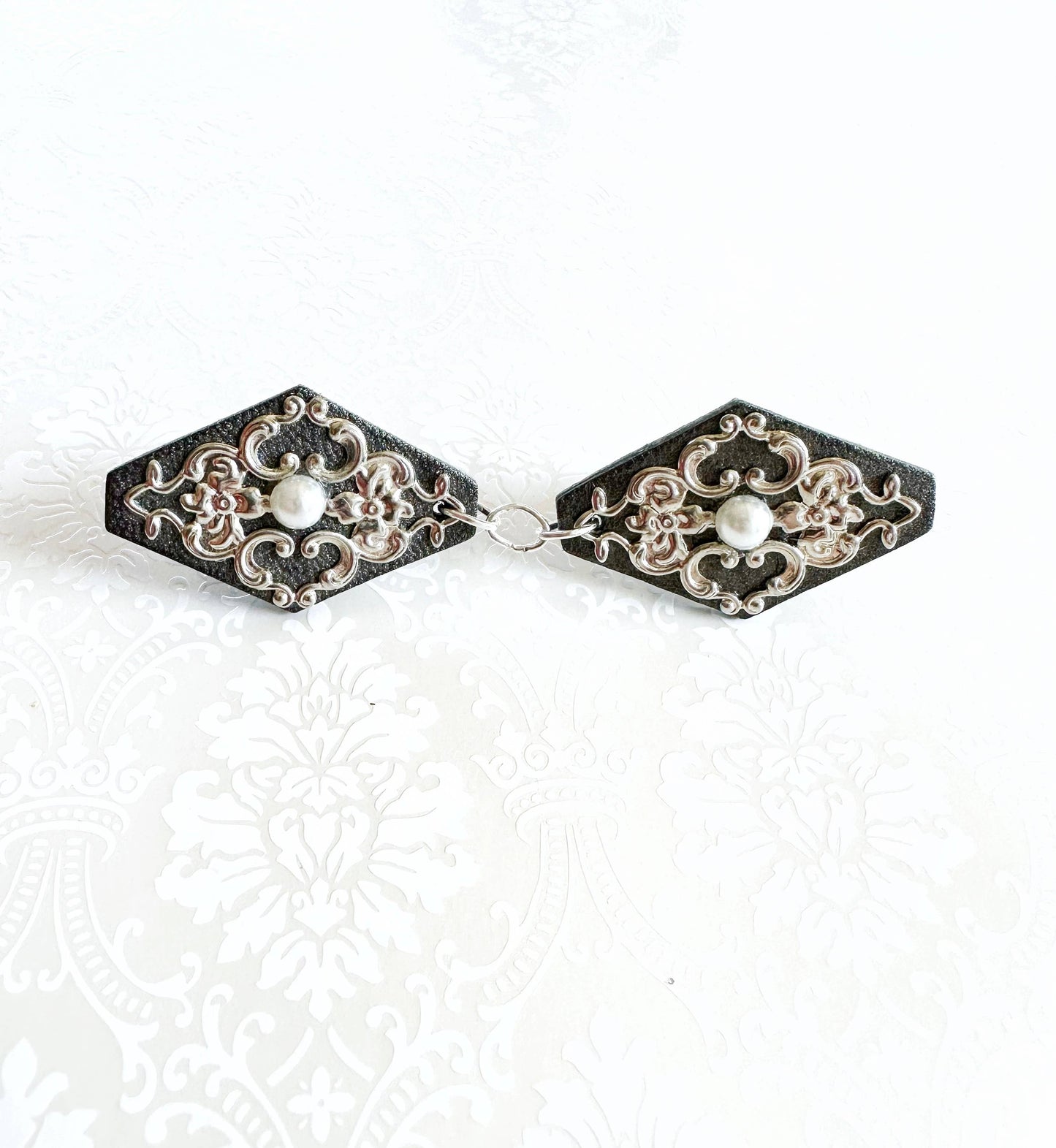 KardiKlips - Silver on Steel Gray Romantic KardiKlip: Squared-off Diamonds
