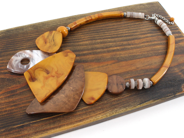 Pretty Persuasions - N24015 Bold Polyresin Plate Collar Statement Necklace: 01 Topaz