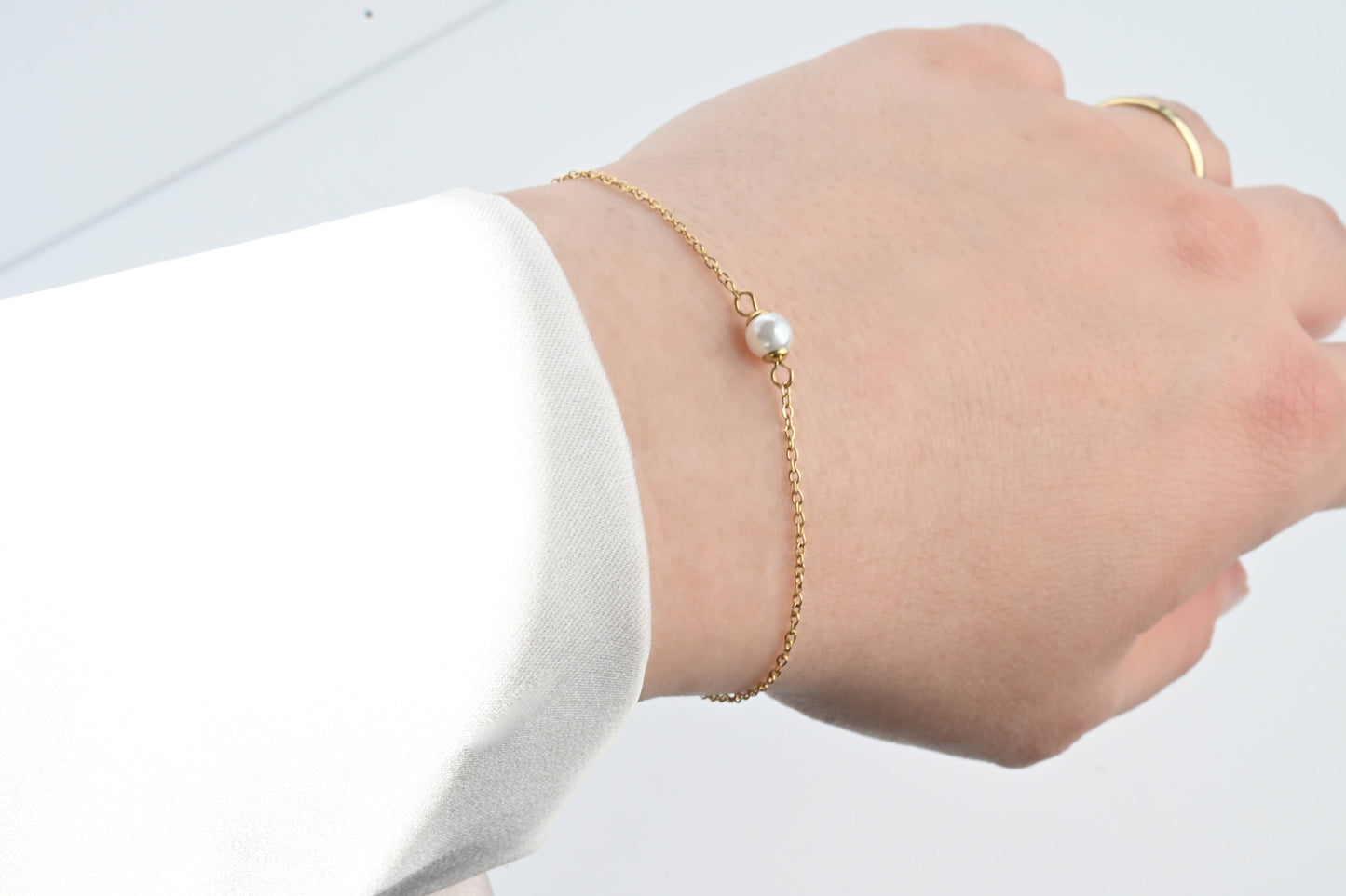 Blueyejewelry - Dainty Pearl Bracelets - 18k Gold Pearl Chain Bracelets: A. Single Pearl