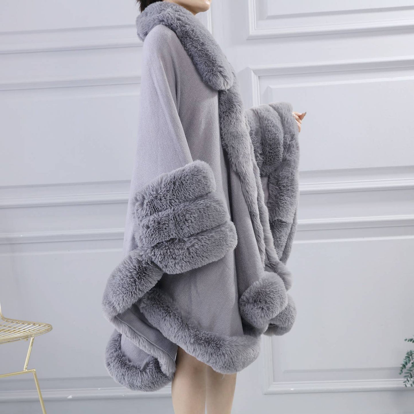 PEACH ACCESSORIES - PE370 faux fur trimmed snuggling CAPE: Beige