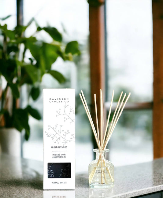 Davidson Candle Company LLC - Reed Diffuser Clear Room Diffuser with box Rattan Reeds: Oakmoss & amber