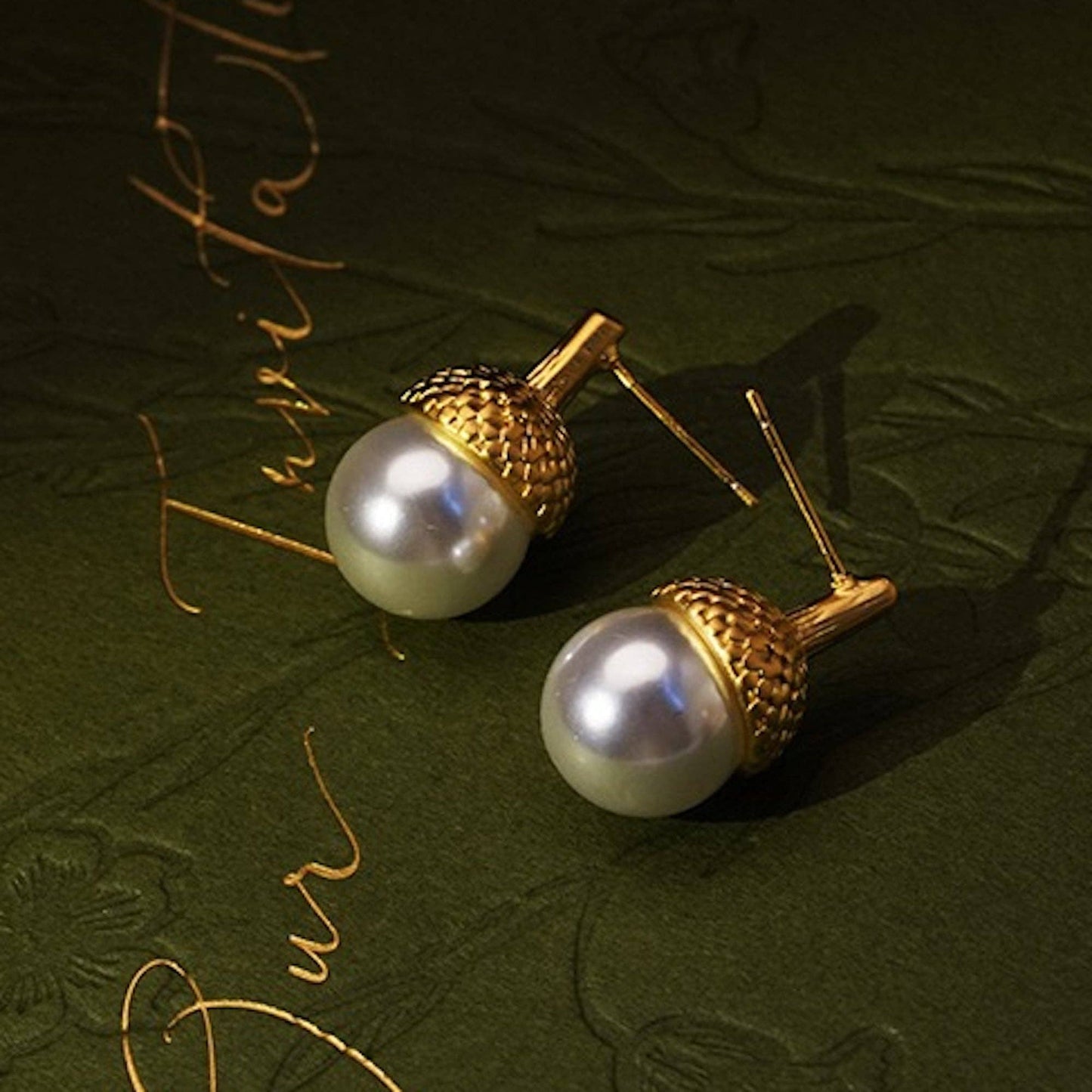 Cici’De Jewelry Amsterdam - Vintage Style Pinecone Necklace n Earrings: Necklace