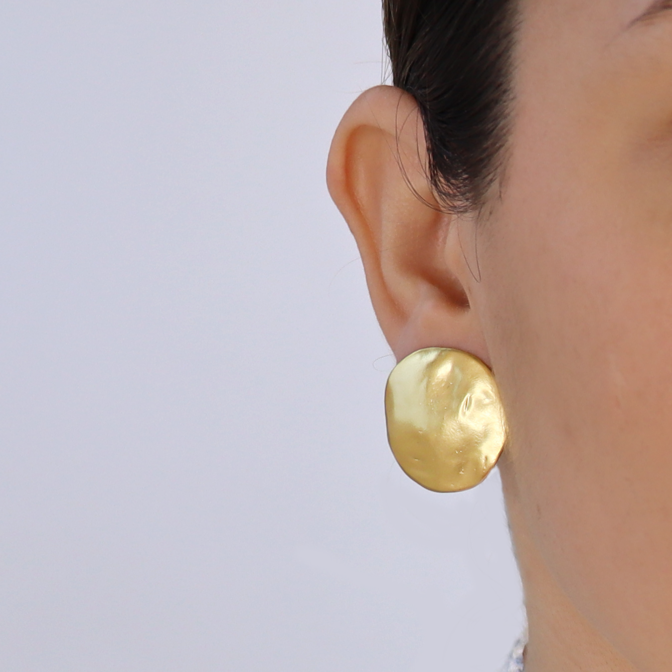 KARINE SULTAN - Shell Disc Clip On Earrings - Gold/Silver - Timeless: Gold