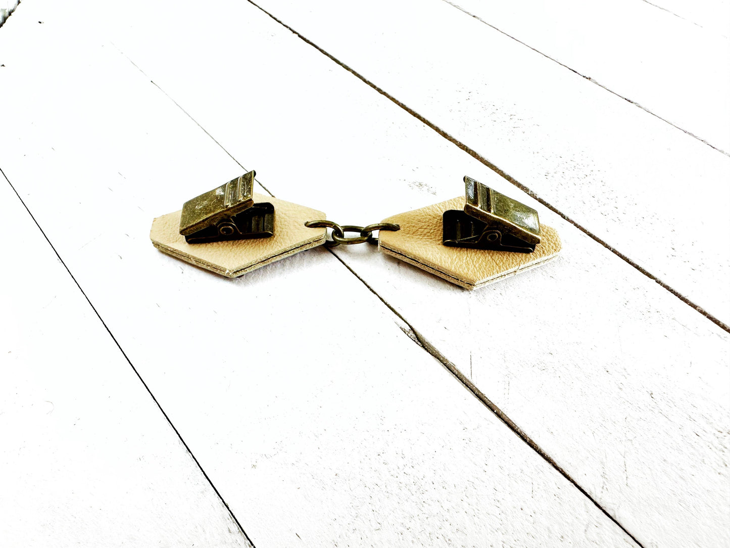 KardiKlips - Bronze on Beige Romantic KardiKlip: Squared-off Diamonds