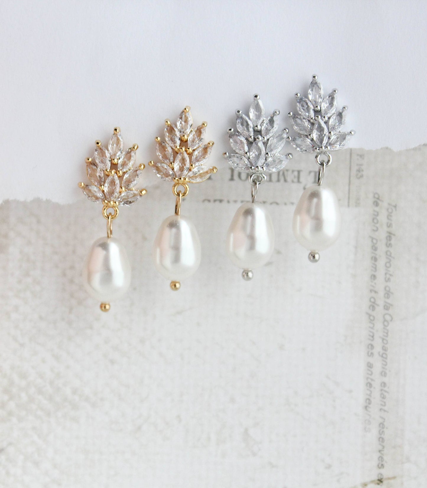 A Pocket of Posies - Glass Leaf Post Earrings - Pearl Drop: Silver Plated / White/Teardrop