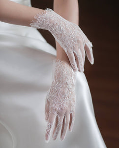 Cici’De Jewelry Amsterdam - Delicate White Lace Net Bridal Gloves-For slim hands