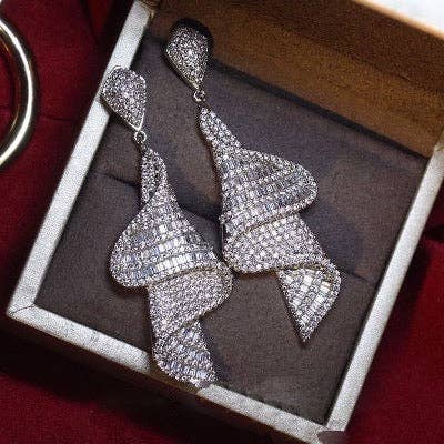 Cici’De Jewelry Amsterdam - Dress Design Dazzling Large Drop Earrings: Silver