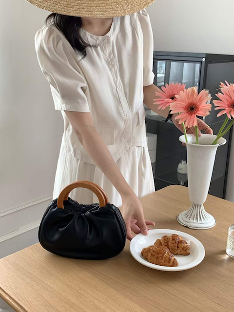 Pretty Persuasions - P23069B Mini Wood Handle Purse Crossbody Bag (Curve Bottom): 05 Black