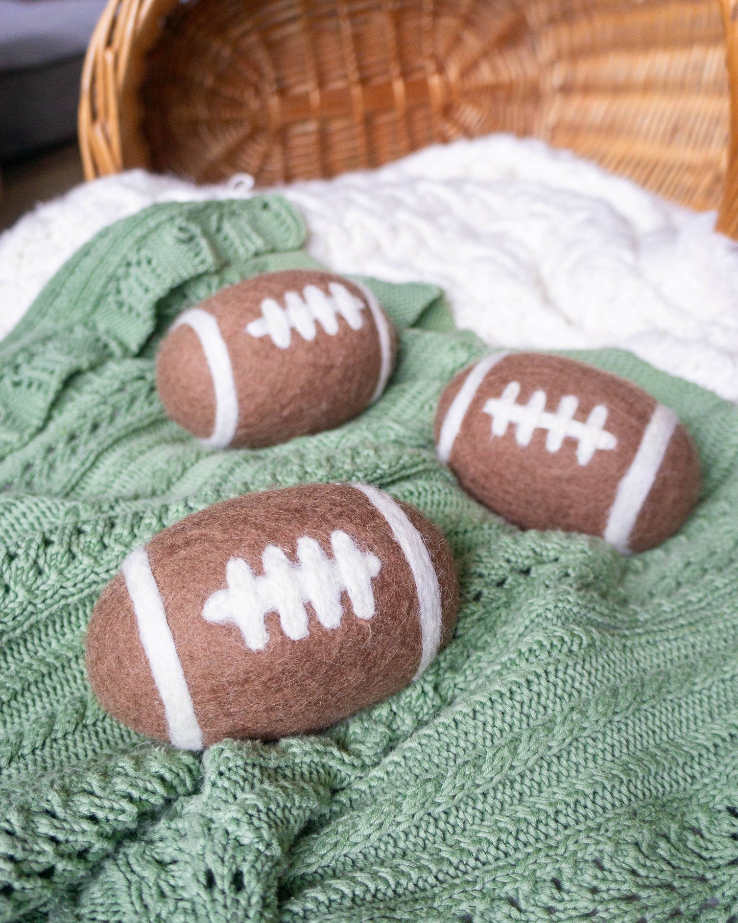 Friendsheep - Football Eco Wool Dryer Balls - GAME DAY: PACKAGE FREE