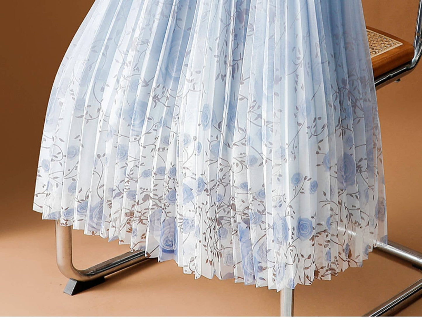 PEACH ACCESSORIES - Roses Flowers Pleated Midi Skirt SK204: Blue