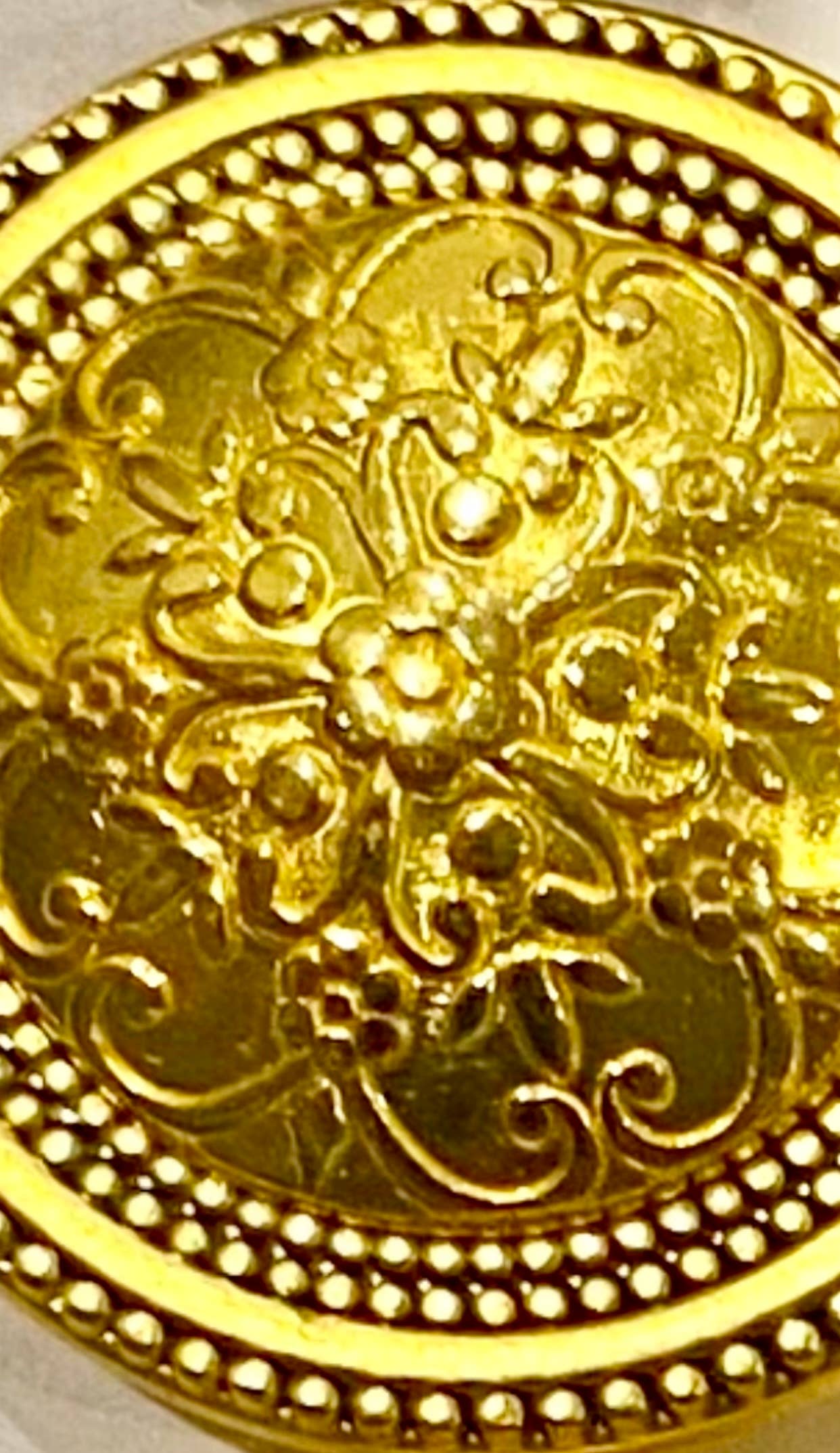 MagneButton - Antique Mandala Silver & Gold: Gold