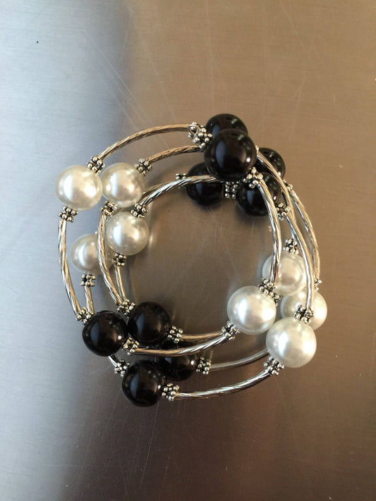 Sea Lily - 100B/W - Black/White Shell Pearl Wrap Bracelet