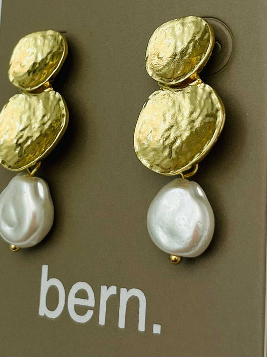 TWO FORTY TWO - CHIC - Textured Double Drop (gold/pearl) BER607